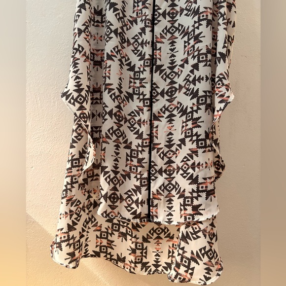 Lush High-Low Tunic - Picture 3 of 10